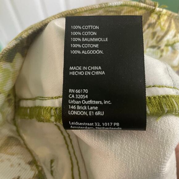 Urban Outfitters BDG Dipped V-Front Botanical Print Denim Shorts Size 27" (4) - Picture 6 of 7